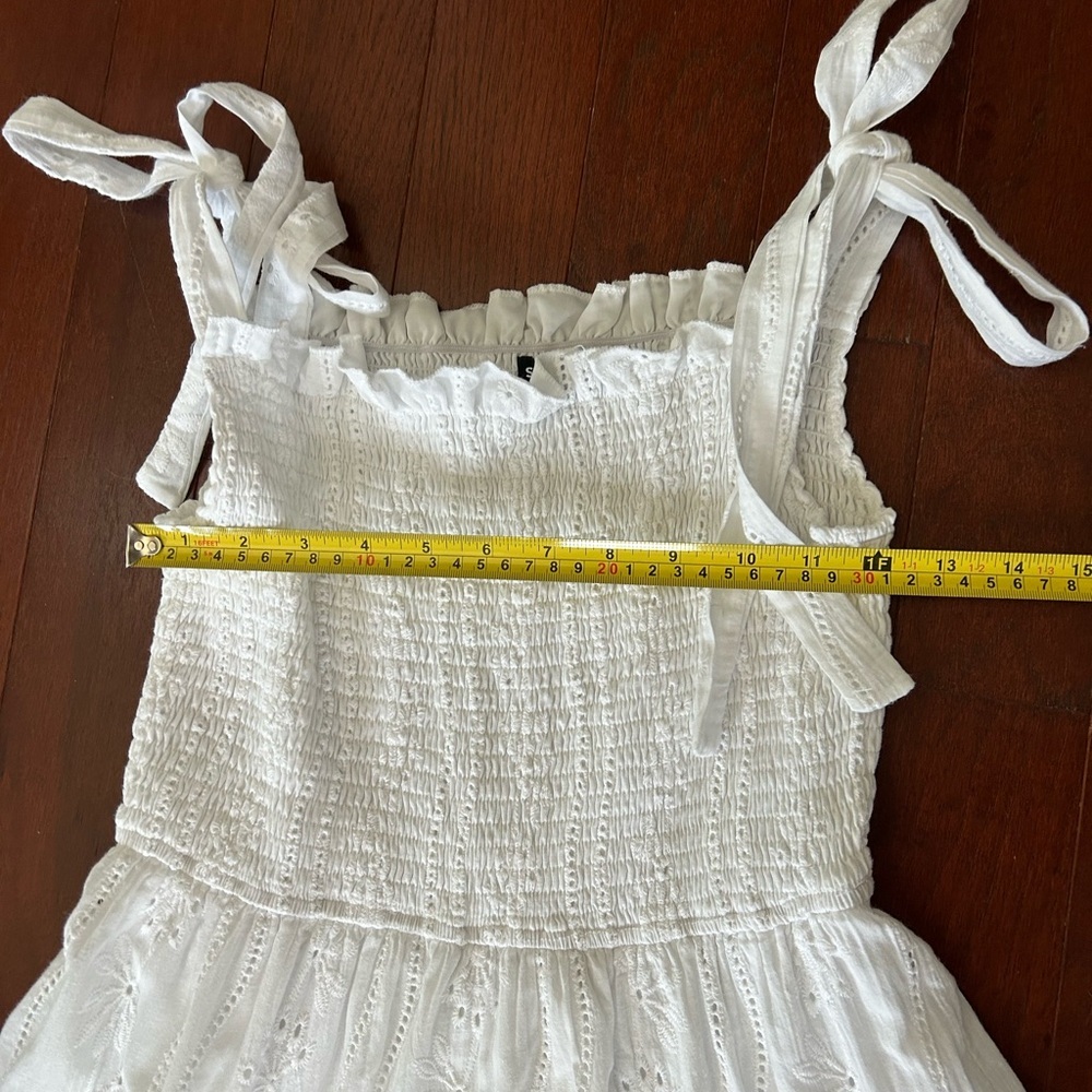 SHEIN Mulvari Shirred Knot Shoulder
Ruffle Hem Schiffy MIDI Dress Size M
White - Picture 12 of 14